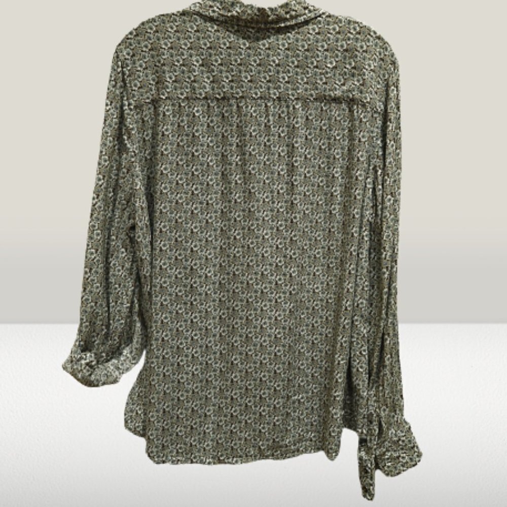 White Stag Button Up Top - Picture 2 of 9